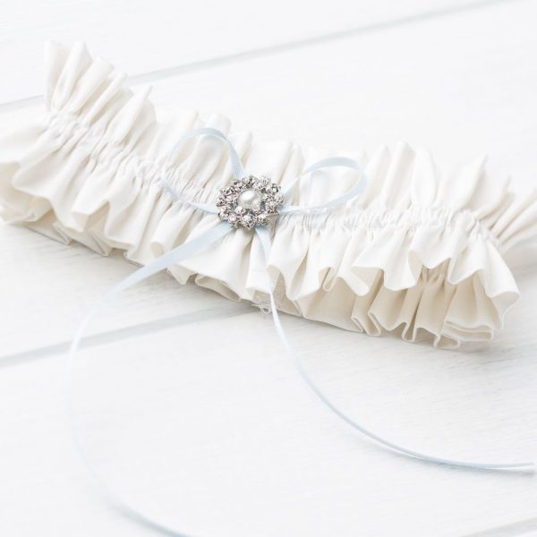 Vintage-brooch-garter-wedding-silk