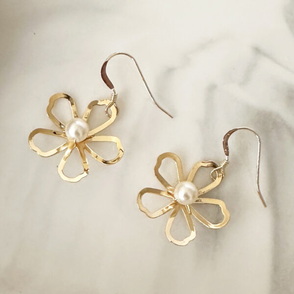 Gold Daisy Earrings